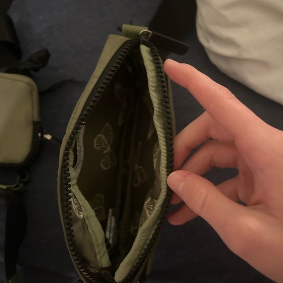 American Eagle Outfitters Olive Belt Bag - Picture 4 of 5